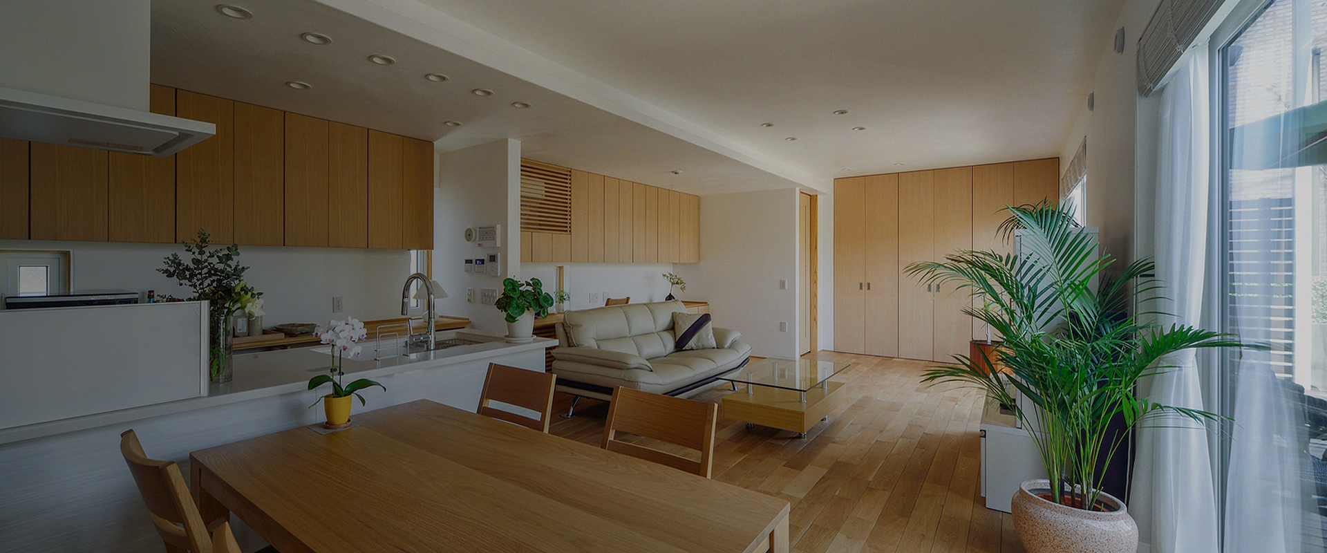 天然漆喰・厳選無垢材が彩る